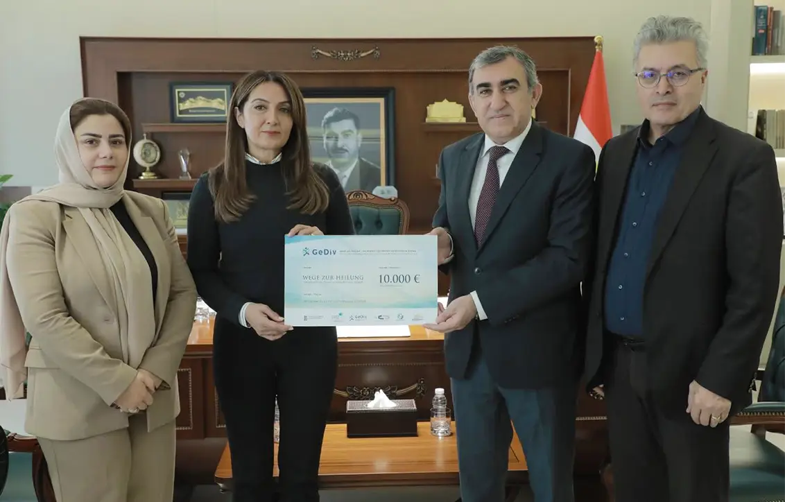 Spendenübergabe aus „Wege zur Heilung“